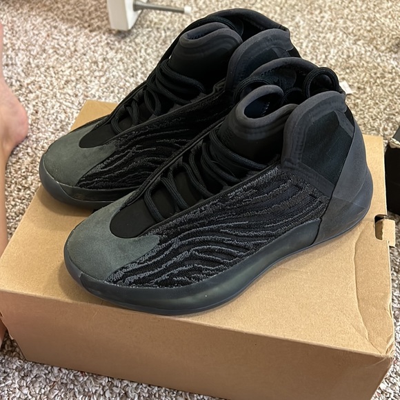 Yeezy QNTM GX1317 basketball | US 5.5 unisex in YZY, 6-6.5 woman’s UK 5 (unisex) - Picture 2 of 5